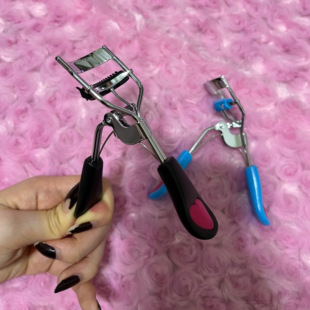 Eyelash curler